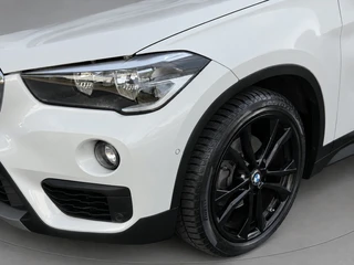 BMW X1 SDrive18i Executive achteruitrijcamera, extra getint glas, electr bedienbare achterklep, parelmoer wit / 6