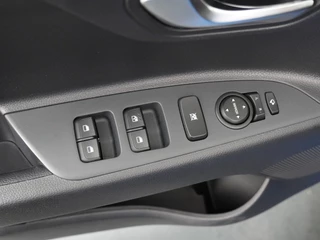 Kia Stonic 1.0 T-GDi MHEV DynamicPlusLine  - Apple Carplay/Android Auto - Cruise Control - Climate Control - Navigatie - Stuur/Stoel Verwarming - 7 Jaar of 150.000km Fabrieksgarantie / 22