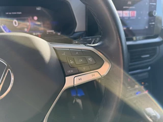 Volkswagen T-Cross 1.0 TSI Life Edition | Clima | Adaptive Cruise Virtual Dashboard | / 11