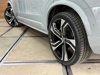 Volvo XC90 2.0 T8 Plug-in AWD Ultra Dark | Massage | Luchtvering | 22Inch | 7-Pers. | Pano |360°|H & K |Head-Up|Elektr Trekhaak / 54