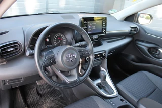 Toyota Yaris 1.5 HYB. ACTIVE Automaat / Camera / Cruise control / Dab radio / Apple carp. / 15