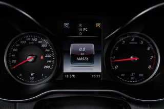Mercedes-Benz C-klasse 180 AMG Night Edition | Panoramadak | Burmester | Memory | 360 Camera | Leder | LED | Sfeerverlichting | Stoelverwarming | 19" / 16