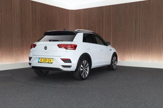 Volkswagen T-Roc 1.5 TSI 150pk DSG R-Line Sport Keyless Virtual Cockpit Navigatie / 7