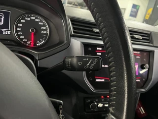 Seat Arona 1.0 TSI Xcellence Launch Edition / Navi /Apple Carplay / 25
