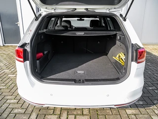 Volkswagen Passat Variant 1.4 TSI GTE Connected Series Camera | Full LED | App-connect | Comfortstoelen | PDC v+a | / 24