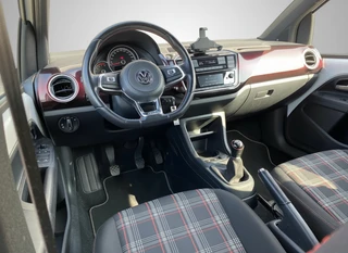 Volkswagen up! 1.0 TSI GTI 116 pk  | 17 inch lichtmetaal | stoelverwarming | climate control | zwart dak-spiegels | NL auto / 15