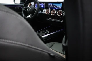 Mercedes-Benz EQB 250+ Electric Art 71 kWh | 7 PERSOONS | PANORAMADAK | DAB | APPLE | CAMERA / 17