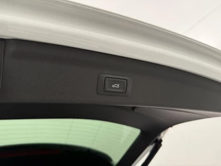Audi Q3 35 TFSI Advanced Automaat | Parkeersensoren | Adaptive Cruise Control | Stoelverwarming | Apple CarPlay / 7