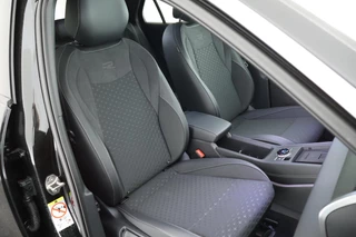 Volkswagen T-Roc 1.5 eTsi 150pk DSG R-Line First Edition Trekhaak Camera Keyless Stoelverwarming Virtual Cockpit Carplay / 2