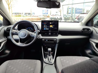 Toyota Yaris 1.5 Hybrid 115 DYNAMIC NL-AUTO STOEL/STUURVERW BLIND SPOT PARK-SENSOREN NAVI CAMERA CLIMA AD-CRUISE APPLE/ANDROID KEYLESS 16'' LM-VELGEN / 8