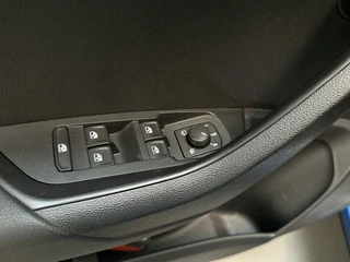 Skoda Karoq 1.5 TSI 150pk ACT Sportline Business Camera Trekhaak Sfeerverlichting Stoelverwarming Adaptive Cruise LED / 22