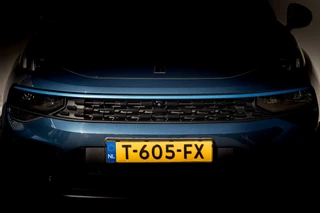 Lynk & Co 01 1.5 Plug-in Hybrid 262 Pk Zwarte hemel | Panoramadak | 75 km Elektrisch | 360 Camera | NL Auto | 20 inch. LMV | 1e Eigenaar / 42