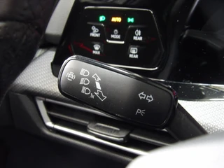 Volkswagen Golf 1.5 eTSI 150pk 7-DSG R-line / 17
