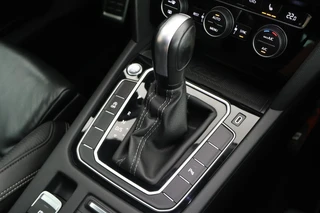 Volkswagen Passat Variant 1.5 TSI 150pk DSG 2x R-Line Panoramadak Leder Camera Stoelverwarming Virtual Cockpit / 35