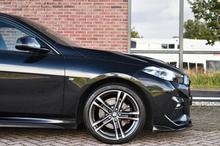BMW 2 Serie Gran Coupé 218i M-Sport  Shadowline Trekhaak 18inch Live-cockpit Sfeerverlichting / 44
