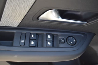 Citroën C4 130 EAT8 Shine  | Automaat | Navigatie | Airconditioning ECC | Camera achter |  Parkeersensoren voor en achter | Carplay & Android Auto | Isofix | Cruise Control | Advanced Comfortstoelen | Hydraulic Cushions | Zeer Compleet!!! / 14
