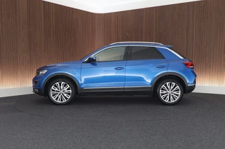 Volkswagen T-Roc 1.5 TSI 150pk DSG Sport Trekhaak Stoelverwarming Camera Keyless Navigatie / 7