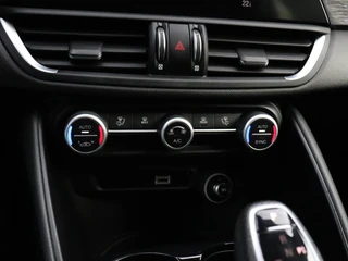Alfa Romeo Giulia 2.2 / 16