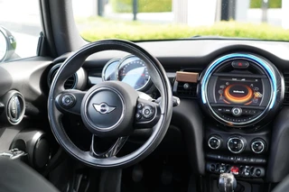 Mini Mini 1.5 Cooper Chili Serious Business | 1e eigenaar | Volledig onderhouden | Climate Control | LED | Cruise Control | Bluetooth | 18 inch | Navigatie | Comforttoegang | / 16