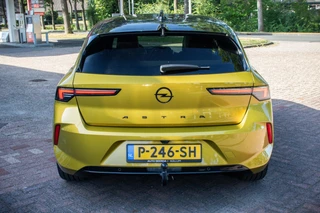 Opel Astra 1.2 Turbo 130 PK Ultimate Automaat Panodak | Camera | AGR Stoelen | Dodehoek Detectie | Adaptieve Cruise Control | 24DKM! | Rijklaar / 17