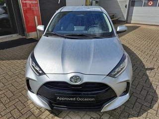 Toyota Yaris 1.5 Hybrid 115 DYNAMIC STOEL/STUURVERW BLIND SPOT PARK-SENSOREN NAVI 16'' LM-VELGEN KEYLESS CAMERA APPLE/ANDROID AD-CRUISE CLIMA LED / 6