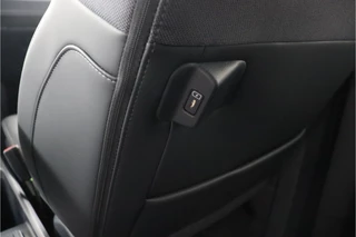 Kia PV5 Passenger Elite 71.2 kWh  - 11kW 3-fase - 5 Zits - 360°-camera - Parkeersensoren, voor-, zij- en achterkant - 7 Jaar of 150.000 Fabrieksgarantie / 60