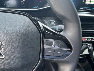 Peugeot 2008 1.2 Turbo 130 PK Allure Pack | Trekhaak 1200 KG | Navigatie | 3D Virtual Cockpit | Stoelverwarming | LED Verlichting | Half Lederen Bekleding | Keyless Start | Climate Control | Cruise Control | 17 Inch Lichtmetalen Velgen | / 17