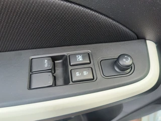 Suzuki Swift 1.2 Select Smart Hybrid uit 2025 Rijklaar + 12 maanden Bovag-garantie Henk Jongen Auto's in Helmond,  al 50 jaar service zoals 't hoort! / 14