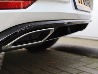 Volkswagen Golf 1.0 TSI Highline R-line  | Panoramadak | Camera | Virtual | LED / 17