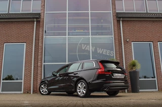 Volvo V60 2.0 B4 Inscription | NL auto | 2e eigenaar | BTW auto | Stuurverwarming | Leer | Cruise control | DAB | Camera | LED | Navigatie | Bluetooth | PDC / 5