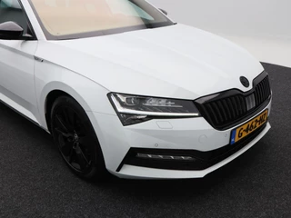Škoda Superb Combi 1.5 TSi ACT 150 Pk Automaat Sportline Business | Trekhaak | Stoelverwarming | Panorama dak | Camera | Canton Audio | Alcantara | CarPlay | 18 Inch / 11
