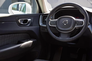 Volvo XC60 2.0 T6 Plug-in hybrid AWD Core Bright Long Range|Panorama / 24