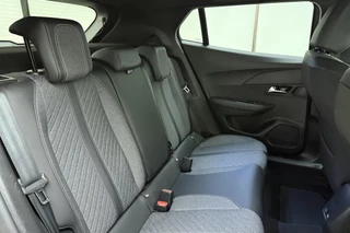 Peugeot 2008 1.2 Hybrid 145 Allure | Climate & Cruise Control | Parkeersensoren voor + achter | AppleCarplay/Android Auto | / 11