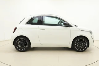 Fiat 500e La Prima 42 kWh | Glazen dak | Cruise control | Camera | Elektrisch verstelbare spiegels / 10