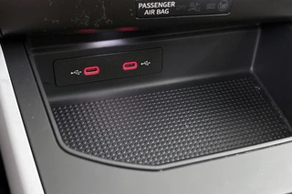 SEAT Arona 1.0 TSI Style Business Connect Automaat Trekhaak Stoelverwarming Virtual LED / 31
