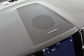 Volvo XC60 2.0 T6 Plug-in hybrid AWD R-Design Pano Trekhaak Harman Kardon Stoelverwarming 21" / 44