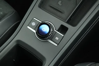 Volkswagen T-Roc 1.5 eTsi 150pk DSG R-Line First Edition Trekhaak Camera Keyless Stoelverwarming Virtual Cockpit Carplay / 45