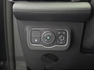Omoda 9 1.5T-GDi SHS-P Premium Mat zwart, Leder, massage, adaptive cruise / 22