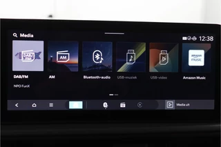 Kia EV6 Light Edition 63 kWh - SOH 99,7%  - Navigatie - Adaptive Cruise Control - Stoel/Stuur verwarming - Apple Carplay/Android Auto - Fabrieksgarantie tot 02-2032 / 27