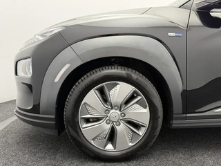 Hyundai Kona EV Fashion 64 kWh 3- Fase SOH 95,3% Warmtepomp | Trekhaak | Camera | Navigatie | Head-Up Display / 32