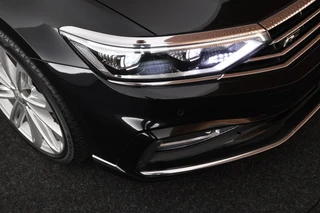 Volkswagen Passat Variant 1.5 TSI 150pk DSG 2x R-Line Panoramadak Leder Camera Stoelverwarming Virtual Cockpit / 50