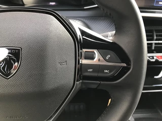 Peugeot 208 Allure PureTech 100pk / 23