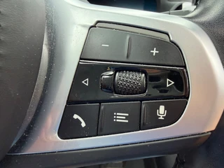 BMW IX3 M SPORT pakket 80 kWh, panoramadak, SOH 98,2 %,vol opties, 1 e eigenaar,conjac sport leder, Origineel NL auto met nap / 31