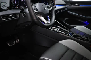 Volkswagen Golf 1.5 eHybrid GTE | LEDER | PANORAMADAK | HEAD UP | STOELVENTILATIE | STUURVERWARMING | TREKHAAK | 18" / 33
