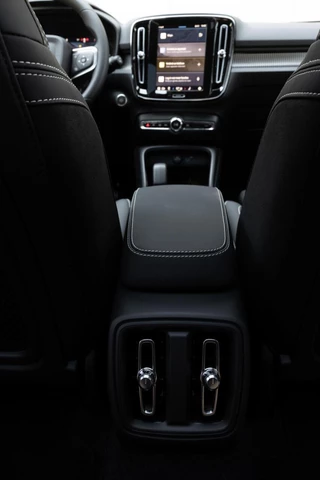 Volvo XC40 | B3 Ultra Dark|Black Edition|MY 2027|FULL OPTION|360° Camera|Panoramadak / 16