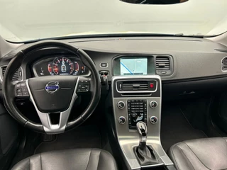Volvo V60 1.5 T2 Summum | Origineel NL | Pano/dak | Trekhaak | Camera | Leder | Stoelverwarming | / 34