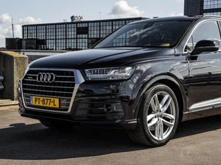 Audi Q7 3.0 TFSI quattro S-Line Panoramadak B&O Advanced Nachtzicht Luchtvering Leder ACC HUD Virtual Cockpit Soft-Close Achterasbesturing Trekhaak 21" / 52