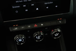 Renault Captur 1.6 E-Tech Plug-in Hybrid 160 R.S. Line  Cruise/Climate 24 Maanden garantie* (Vraag naar de voorwaarden) / 16