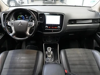 Mitsubishi Outlander 2.4 PHEV Intense / 5