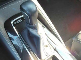 Toyota Corolla 1.8 HYBRID STYLE BI-TONE STOELVERW TREKHAAK KEYLESS 17'' LM-VELGEN APPLE/ANDROID CLIMA AD-CRUISE PRIVACY GLASS / 28